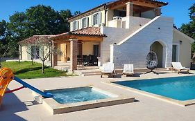 Villa In Kavran